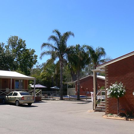 Old Coach Motor Inn Echuca Exterior photo
