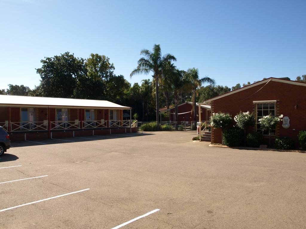 Old Coach Motor Inn Echuca Exterior photo