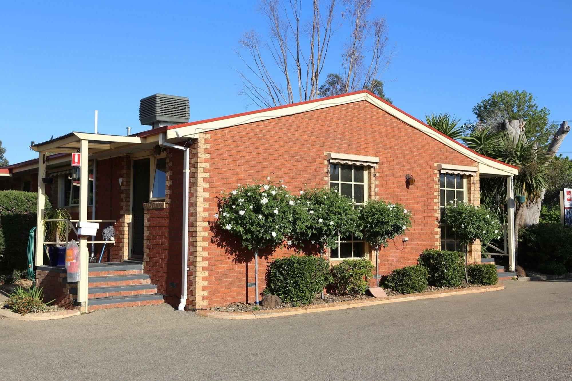 Old Coach Motor Inn Echuca Exterior photo