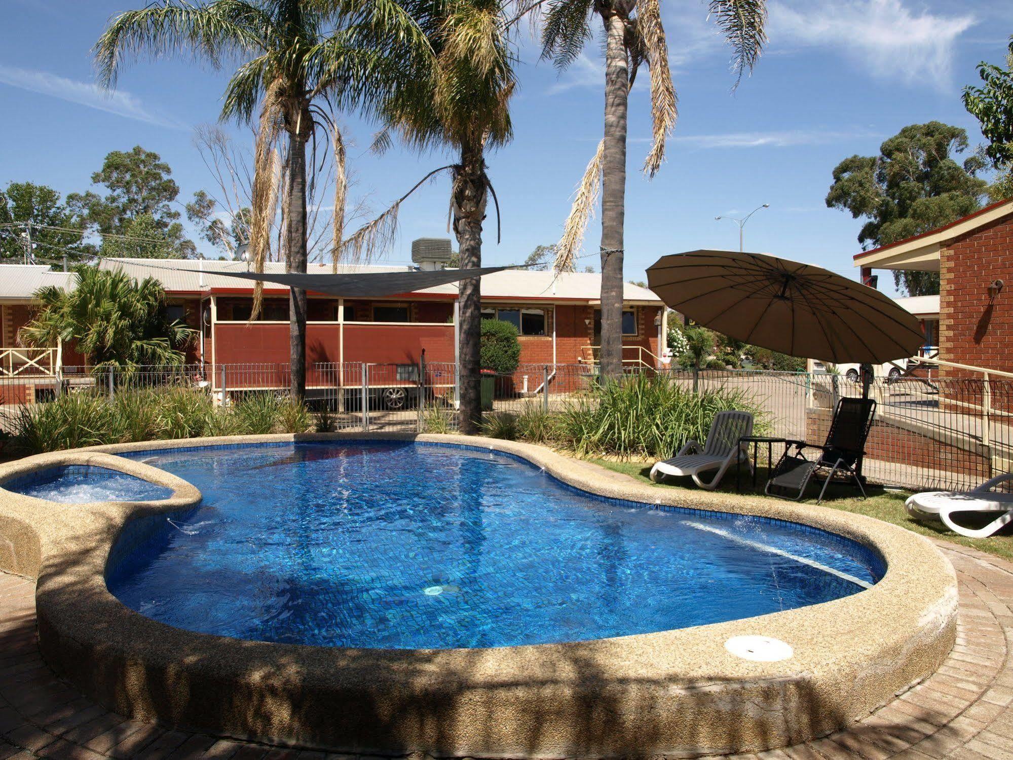 Old Coach Motor Inn Echuca Exterior photo