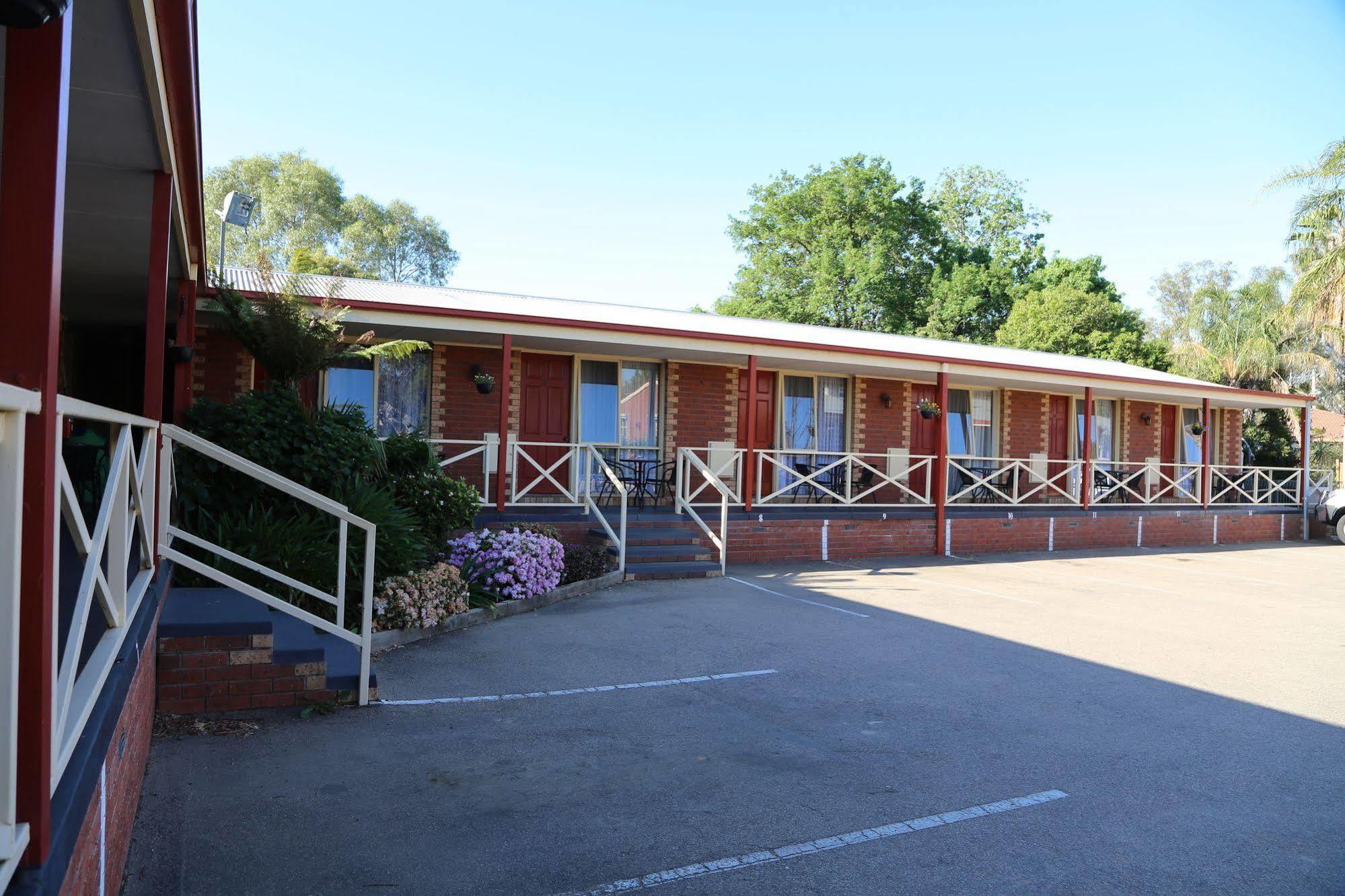 Old Coach Motor Inn Echuca Exterior photo