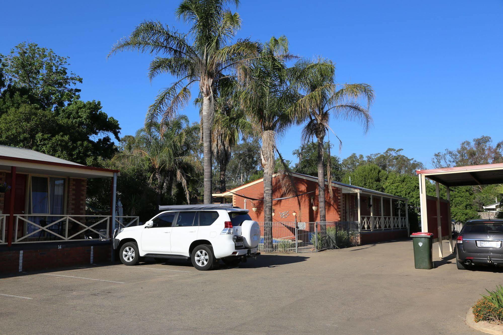 Old Coach Motor Inn Echuca Exterior photo