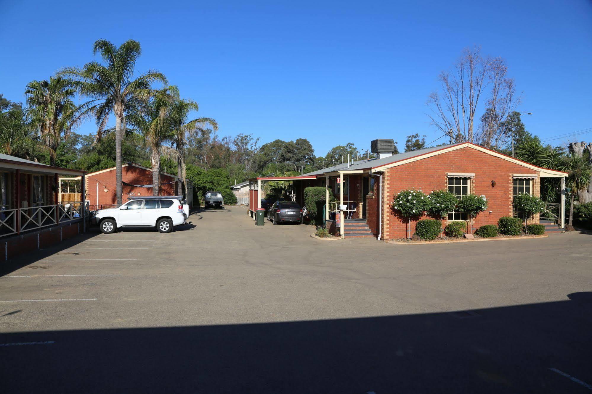 Old Coach Motor Inn Echuca Exterior photo